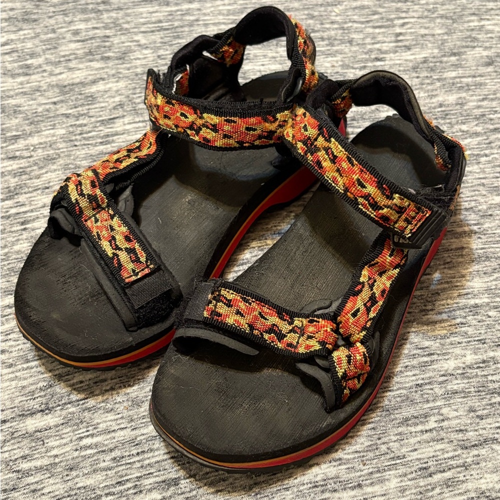 Vintage 90’s Teva Velcro Sandals Size 37